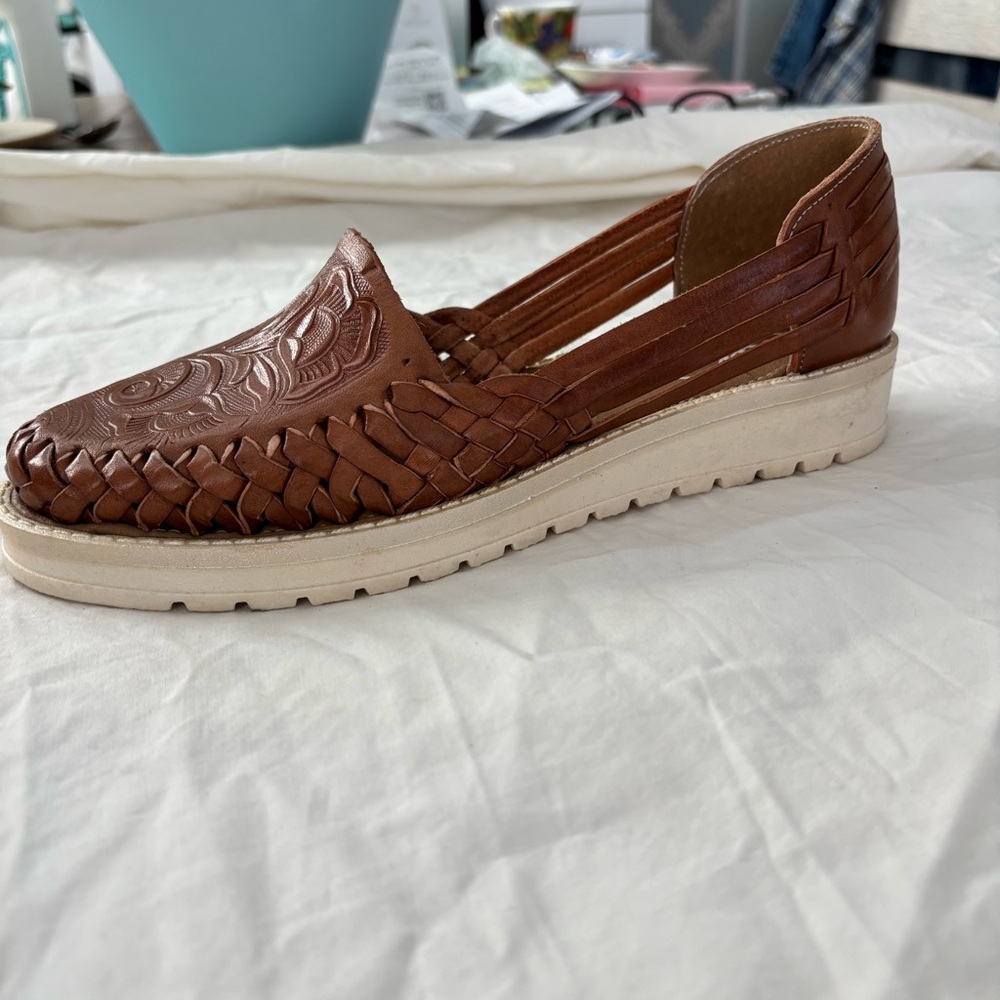 Itzel Huarache Mexican Sandal Hand Made Tooled Slip On Leather Comfy Size 6 - Picture 7 of 14